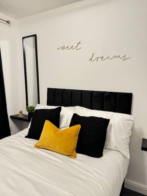 Luxury Cozy 3 Bed Apartment 5Mins From City - Free Parking! Nottingham Kültér fotó
