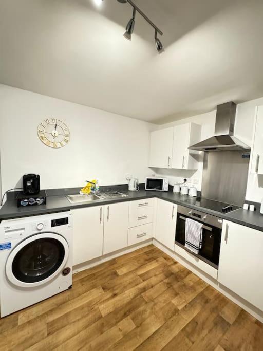Luxury Cozy 3 Bed Apartment 5Mins From City - Free Parking! Nottingham Kültér fotó