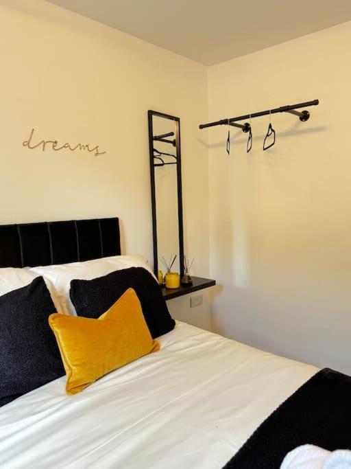 Luxury Cozy 3 Bed Apartment 5Mins From City - Free Parking! Nottingham Kültér fotó